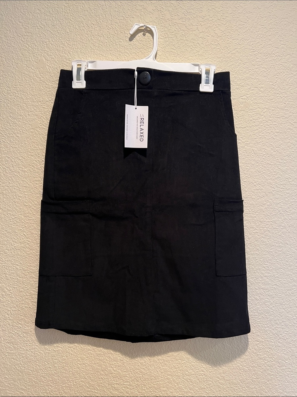 La Relaxed Black Pencil Skirt with Front Pockets